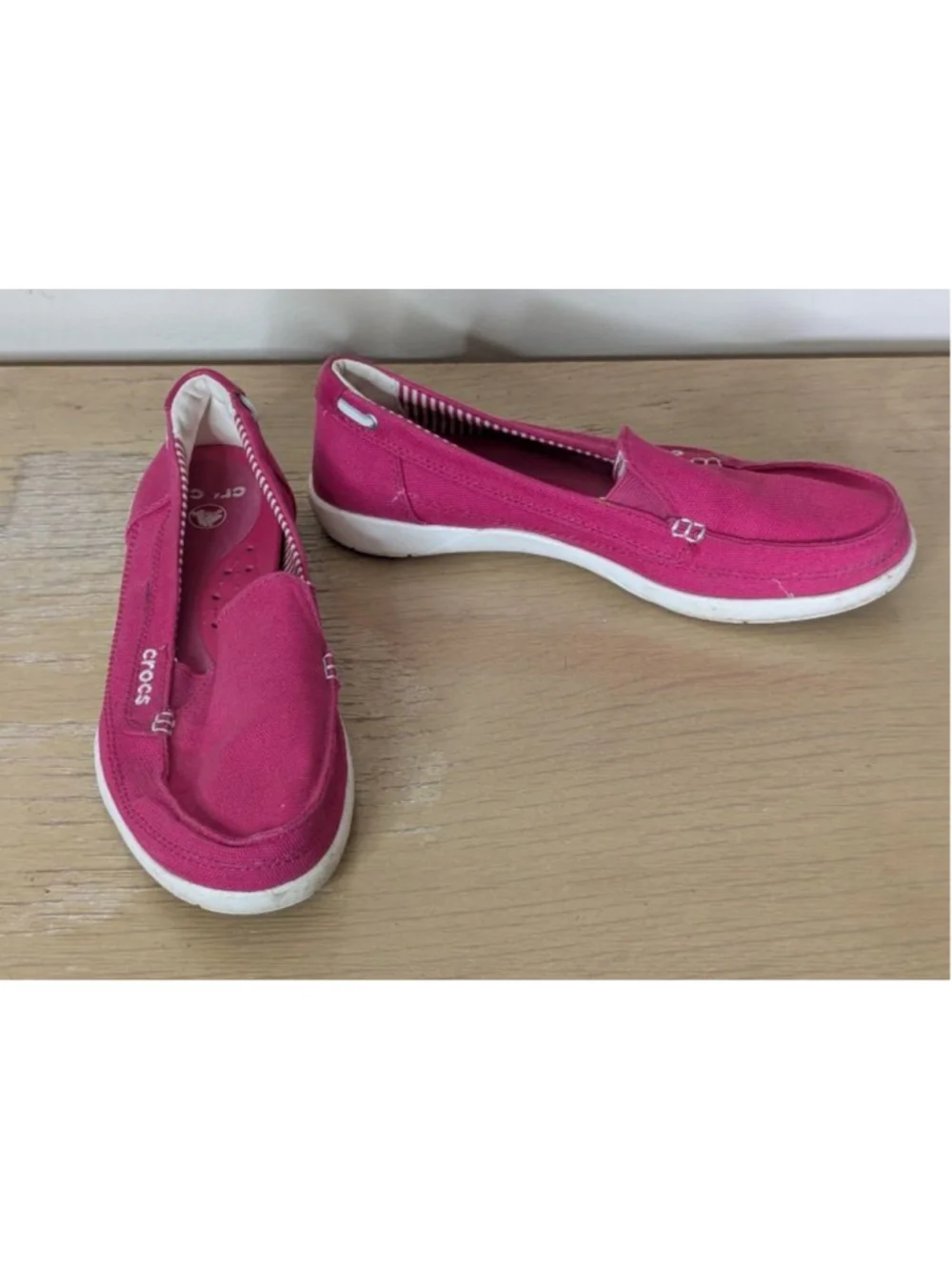 Women's Crocs Pink Canvas Loafers Size 8 with White Trim